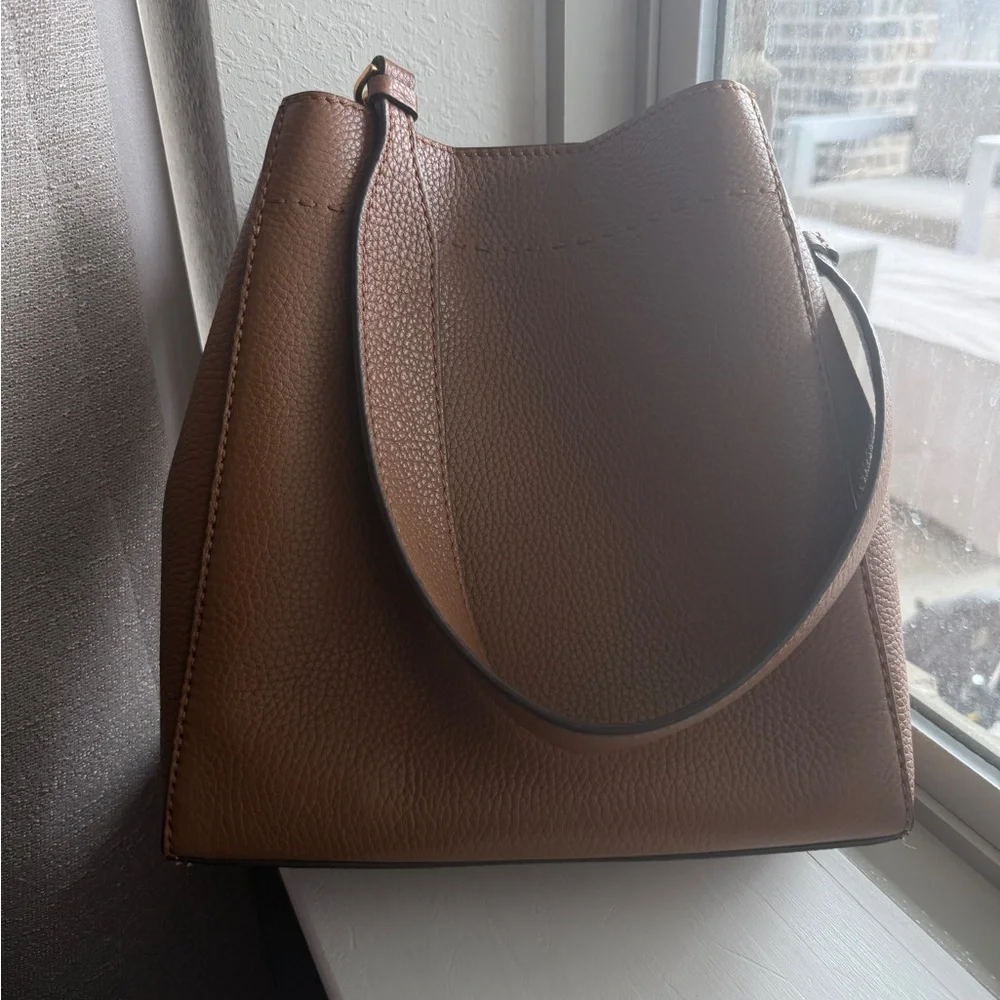 Tory Burch McGraw small bucket bag in moose - Picture 4 of 9